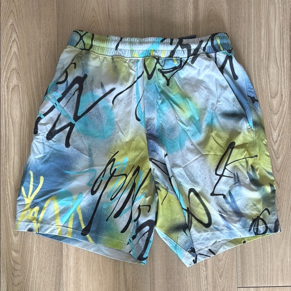 Lululemon 7 in. Pace Breaker shorts - Picture 1 of 3